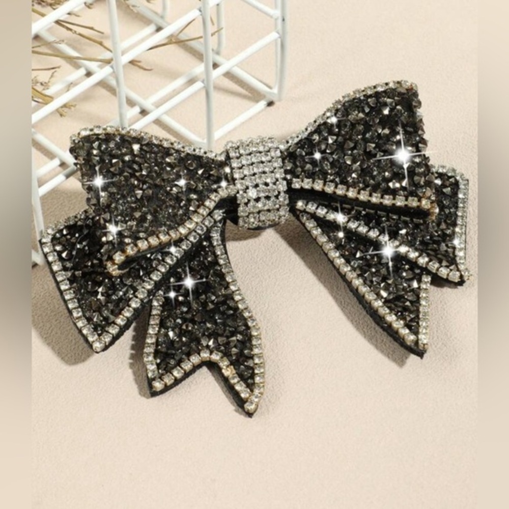 ✨NEW✨ Sparkling Rhinestone Bow Tie Brooch - Picture 4 of 6